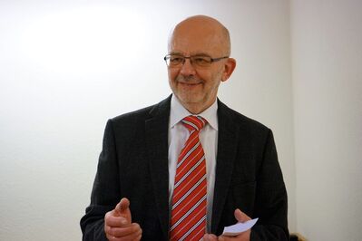 Kurt Goldmann bei der Begrüßung der Gäste
