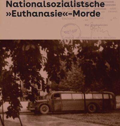 der Graue Bus holt die Patienten ab